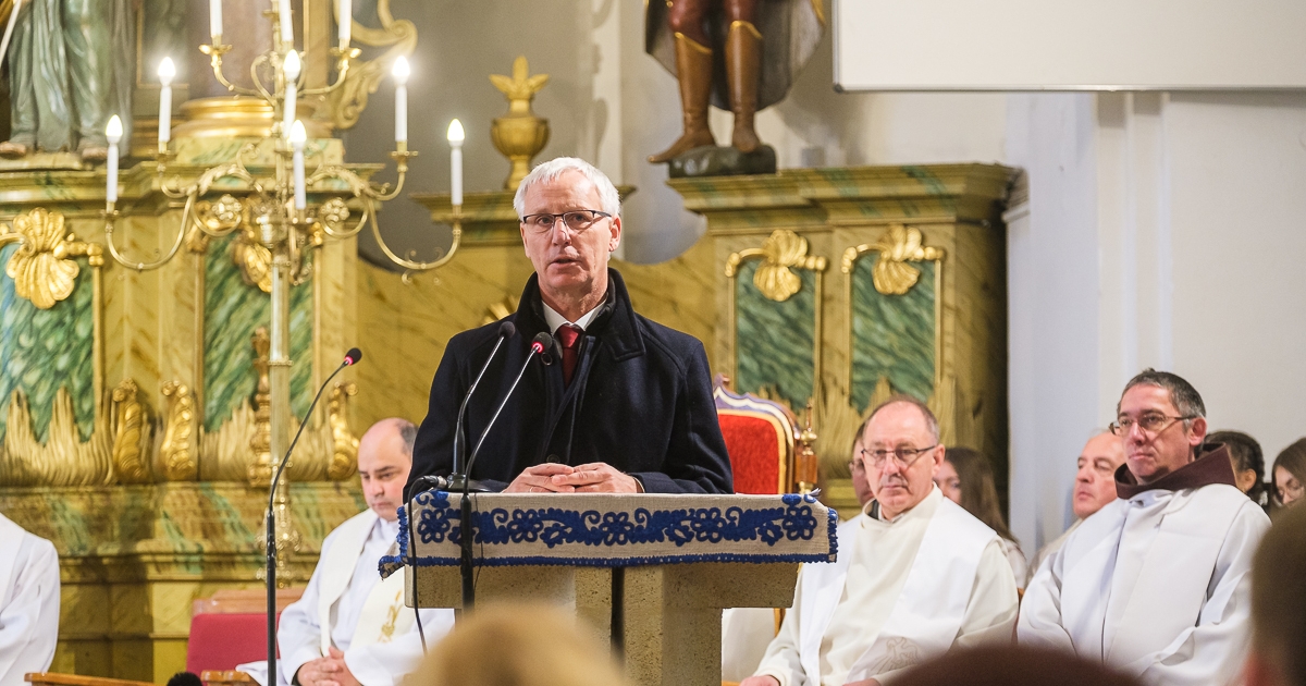 A magyar kormány támogatásával folytatják az iskola felújítását Gyergyószentmiklóson